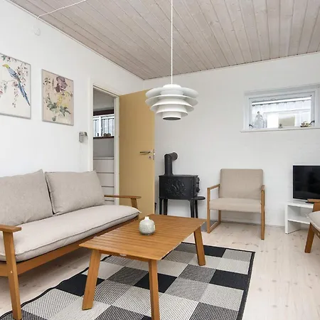 6 Person In Sjolund-by Traum Sjolund