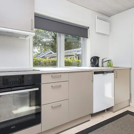 6 Person In Sjolund-by Traum Sjolund