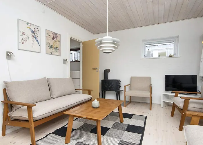 6 Person In Sjolund-by Traum Sjolund