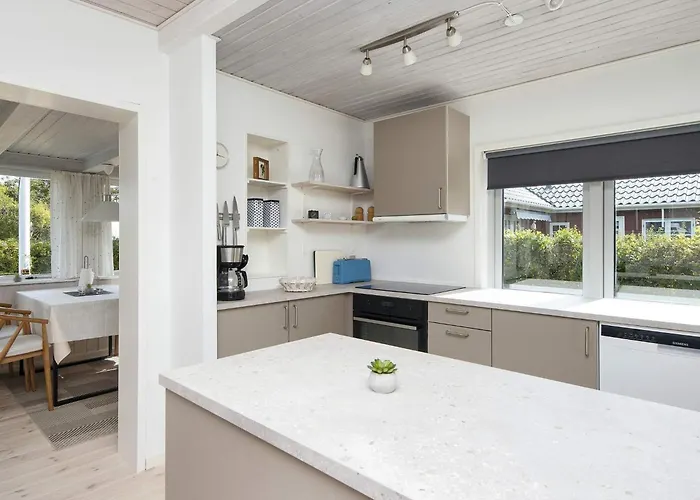 6 Person In Sjolund-by Traum *