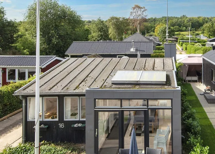 6 Person In Sjolund-by Traum *